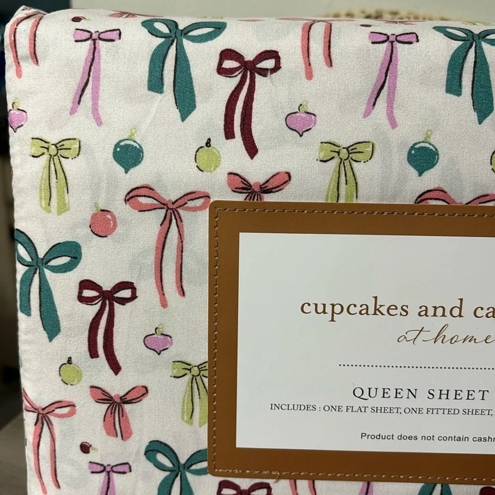 NEW QUEEN SIZE CUPCAKES & CASHMERE FaLaLa BOWS & ORNAMENTS CHRISTMAS Sheets